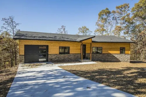 Back 40 ENTRANCE in backyard! 15 minutes to entertainment.