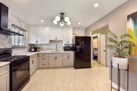 Newly Renovated, modern, cozy home -15 mins away from the airport