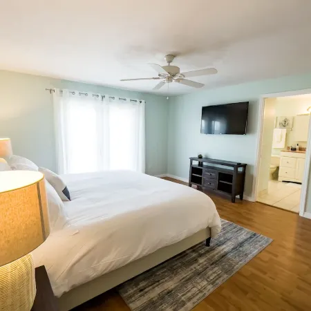 Skyline Breeze - Minutes from downtown Jensen Beach