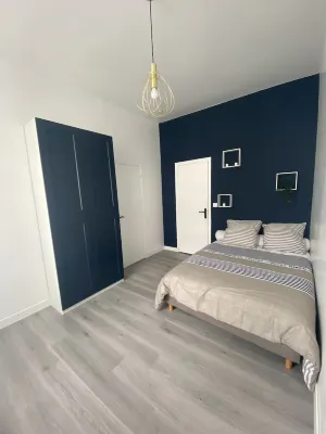 Renovated, comfortable city-center apartment Museum of Louviers附近的飯店