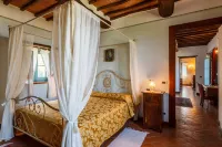 Wonderful villa at the foot of Cortona with private pool and unforgettable views