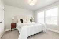 Beautiful, Sparkling Clean 3 BR, 2.5 BA Townhome!!