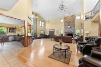 ELITE Escape w/POOL&SplashPad  BackYard OASIS,  HotTub, Garage & Lake View