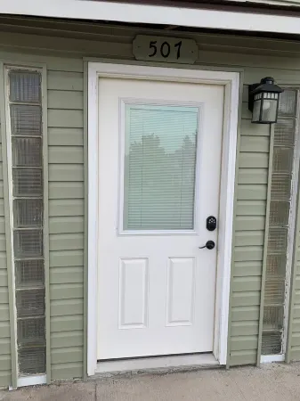 Cozy apartment close to downtown Hannibal with full kitchen, A/C, and Wi-Fi