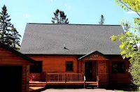 Lutsen's cutest vacation home between Lake Superior and Lutsen Mountains.