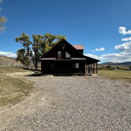Cozy cabin in beautiful Meeker, CO-10 miles from town, perfect for OHV travelers
