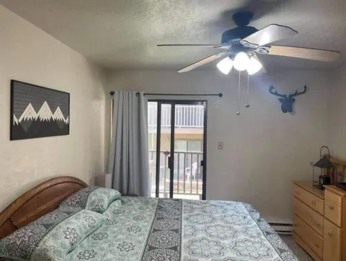 Enjoy a winter stay at SKI HAUS! Spacious family size condo1 block from the lift