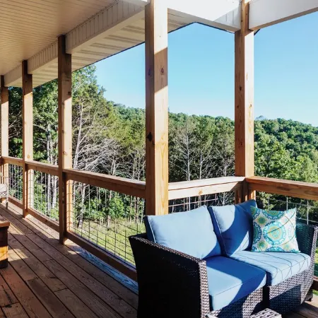 Huckleberry Hollow, secluded home in the woods, wraparound porch, soaker tub!