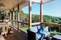 Huckleberry Hollow, secluded home in the woods, wraparound porch, soaker tub!