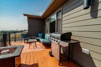 The Overlook - Spacious Modern Home with Panoramic Rapid City Views