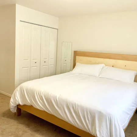Cozy & Clean 1 Bedroom Apartment - Free Parking