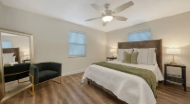 Elegant 2 Br + Den / Heated Pool / Steps to Siesta Beach