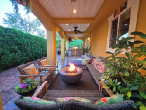 Comfort and Luxury Tropical Villa with EV Charger.