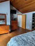 Watkins Glen, Corning, Finger Lakes 3 BR 3 Bath w/ Hot Tub