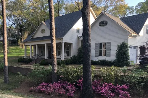 Four Bedroom Walking Distance to Square and Campus