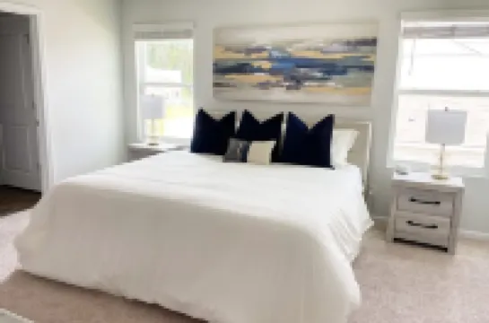 Kenzie’s Corner | Modern | Comfort | Resort