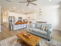 New  3BR/3.5BA condo 1.2 miles from MSU and 1.9 miles from the Cotton District! 斯塔克維爾住宿飯店