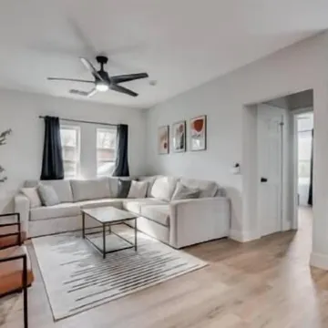 Old Town Keller 5bed 3 bath home Отели в г. Келлер