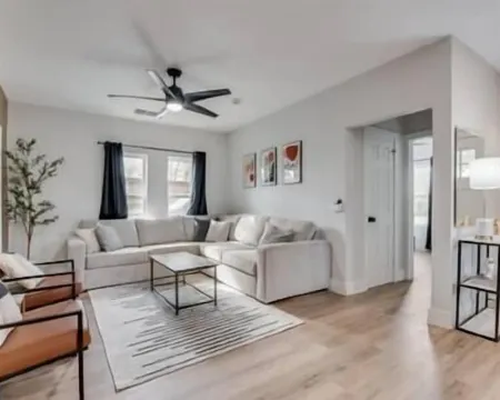 Old Town Keller 5bed 3 bath home Hotels in Keller