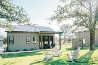 The Pearl / Casita #8 - Private Porch, Luxury, Country Feels, Walk to Wineries