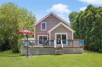 Quaint Downtown Jamestown R.I. Home -Walking distance to Newport Ferry and Beach - Wifi