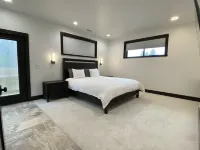 Luxurious Modern Retreat with 3 King Suites