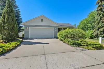 *PRIVATE LEISURE POOL* 3bd 2ba Home Near Bypass&Amenities