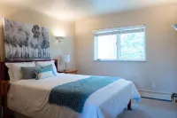 Blocks from Downtown at Westchester Lagoon Hotels near Anchorage Depot