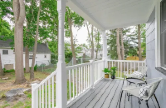 Fresh Modern Apartment - Walking Distance to U of R/Strong Hospital
