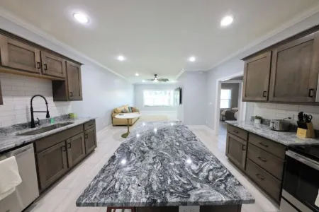 The Oneonta Experience Отели в г. Онеонта