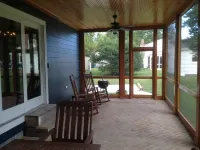 Carpenter St. Cottage In the Heart of St Michaels Village - Large Screened Porch