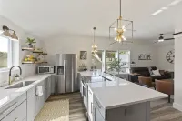 NEW!!! Modern cottage and perfect location!