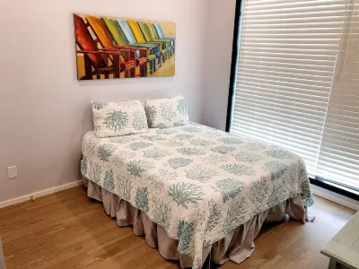 Downtown Condo! Pool is Open! Walk to the Gulch! Free Parking! Free Hbo!