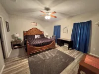 Spacious 3 Bedroom Home 1 Acre Unlimited Fast wifi Hotel di West Feliciana Parish