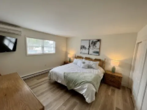 Spacious 4Br 2BTH, 2Floors 1/2 Mile to Beach. on Cape May Island