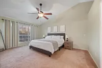Welcoming home W/Pool, Hot tub and Game room Sam's Club附近的飯店