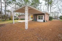 5Br Franklin Retreat w/ Private Studio & Big Yard