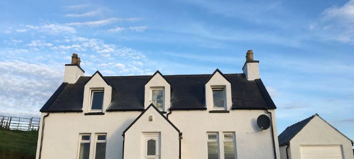 Traditional Croft House, modern interior, in stunning landscape, near the coast. Hotels in Portree