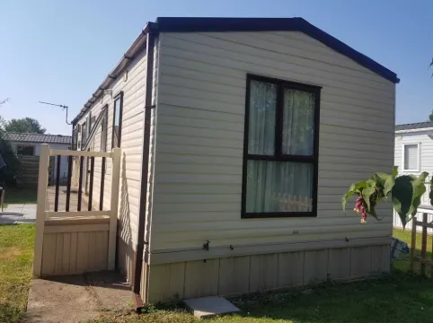 Modern 6 berth caravan close to fishing lakes and beach Hotel di Burnham-on-Sea