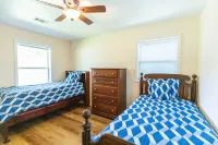 Pine Ridge - Close to Beach, Casinos & Downtown Ocean Springs!!