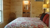 Private Log Cabin - Hot Tub, NEW SatelliteWi-Fi, Fireplace, Sm Pet Considered