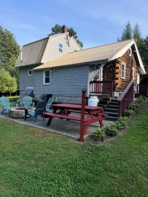 2 Bd Private Cabin,50 Min to Ski&Snowmobile. Walk Trails, 30 Acre.1 Pet Allowed