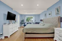 Newley Renovated Beach Home, Min. to Ocean City,1st FL. Master Suite, walk in