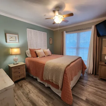Beautiful Beach Home- 3 min walk to beach-Boat dock in back yard & private pool