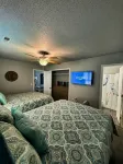 Egret's Cove-Free Beach Pass, Near Golfing and Marina, Walk to Restaurants!