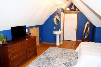 Newly Remodeled, Close to the lake, hot tub, and game room