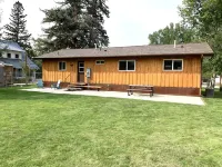 Enjoy a Stay at the Private, Newly-Remodeled Cowboy Cottage in Dayton, Wyoming. Hotels in Dayton