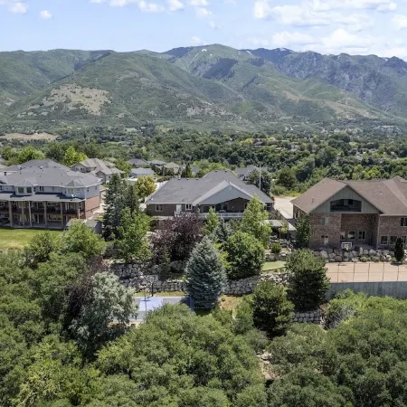 Luxury - 6000sqft- Sleeps 22+ Basketball, Billiards, Theater, Game, PrincessRoom