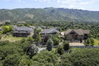 Luxury - 6000sqft- Sleeps 22+ Basketball, Billiards, Theater, Game, PrincessRoom