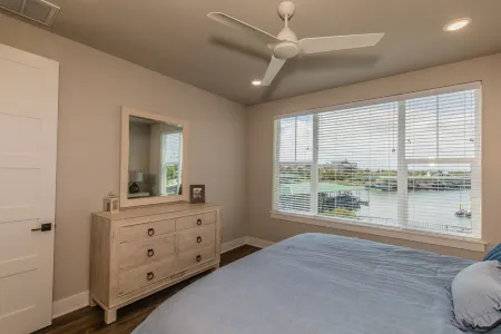 "Mimi's Place" Waterfront Condo